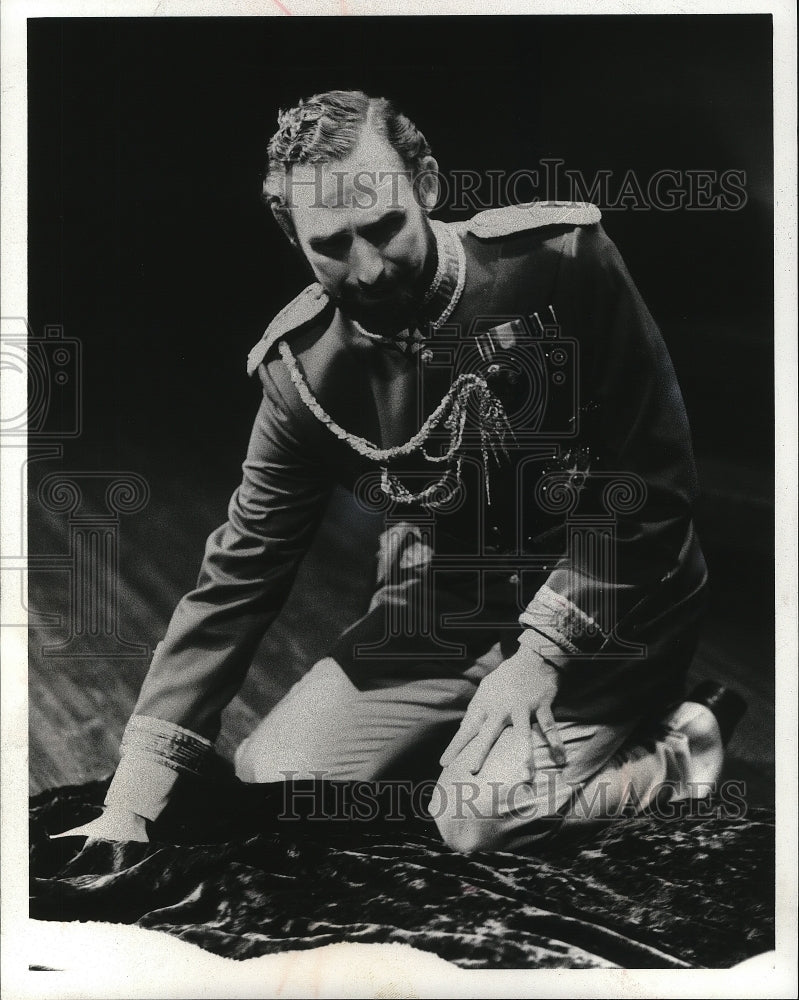 1975 Press Photo Robert Lanchester as King Richard II at Performing Arts Center. - Historic Images