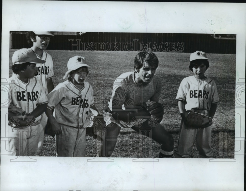 1982 Press Photo William DeVane stars in The Bad News Bears in Breaking Training - Historic Images