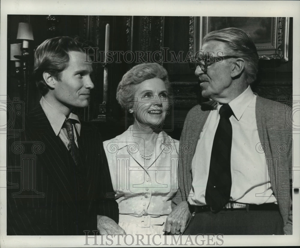 1977 Press Photo Walter Pidgeon, Jane Wyatt &amp; John Savage on Gibbsville, on NBC. - Historic Images