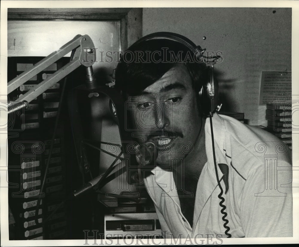 1978, Steve York, disc jockey on Radio 11 WISN - mjp05920 - Historic Images