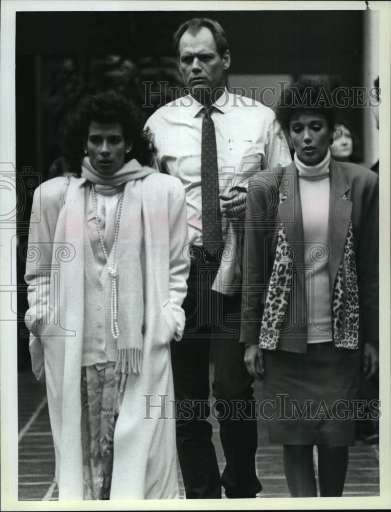 1987 Press Photo Theresa Saldana, Fred Dryer &amp; Stepfanie Kramer on Hunter. - Historic Images
