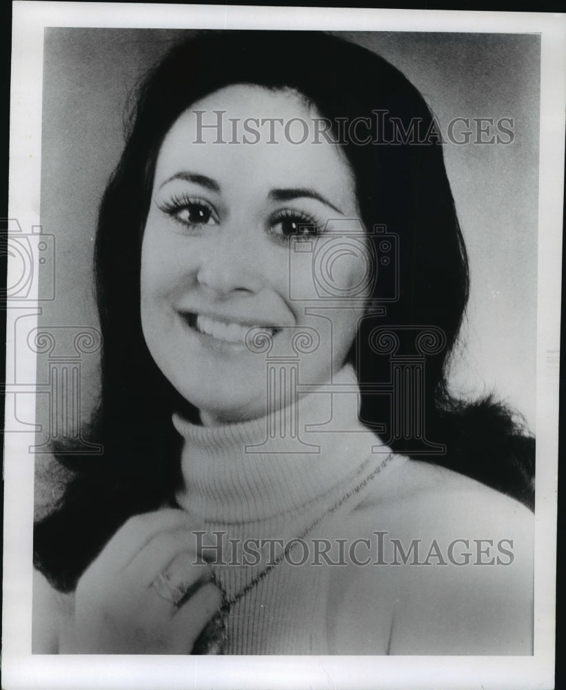 1974 Press Photo Lynda Laurin, actress and singer. - mjp06399 - Historic Images