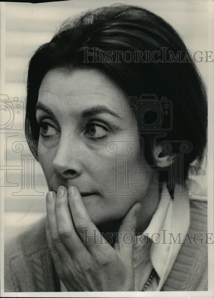1974 Press Photo Actress Jean Marsh shown during a New York interview. - Historic Images