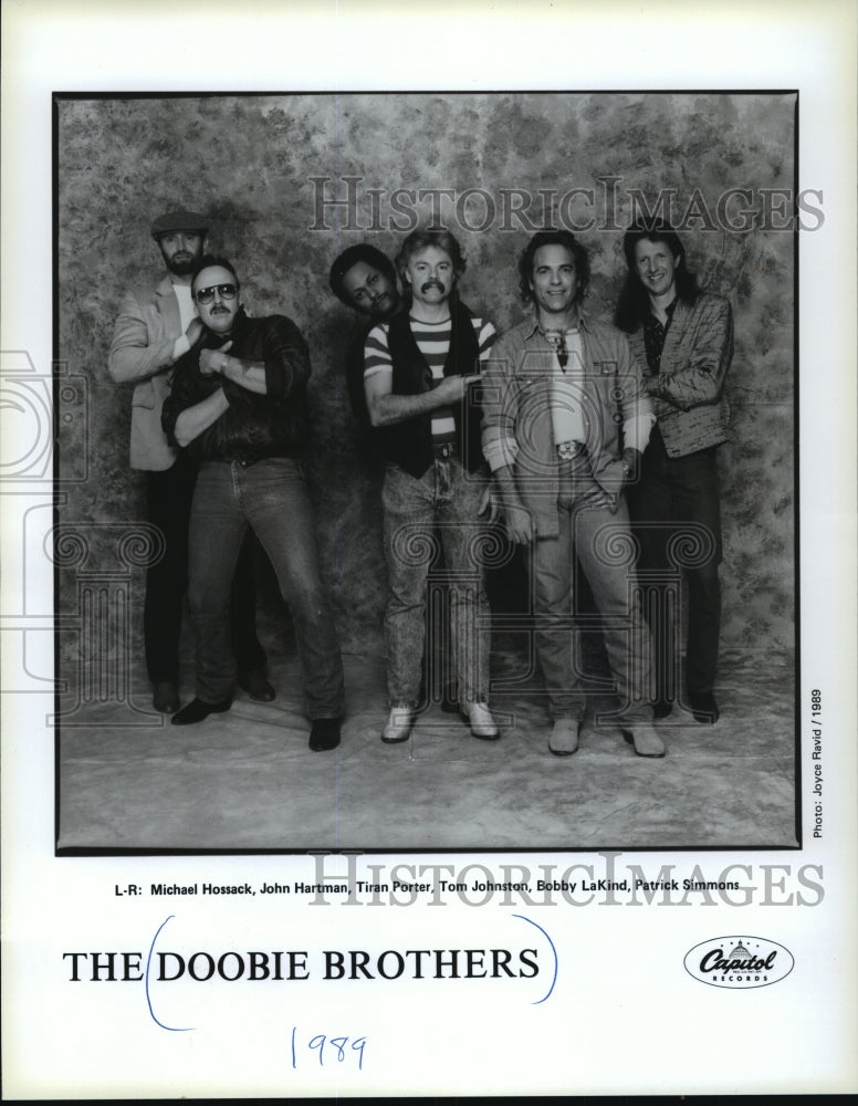 1989 Michael Hossack, John Hartman &amp; members of The Doobie Brothers. - Historic Images