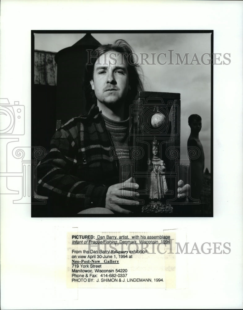 1994 Press Photo Dan Barry, artists, with his Infant of Prague, Fishing Denmark. - Historic Images