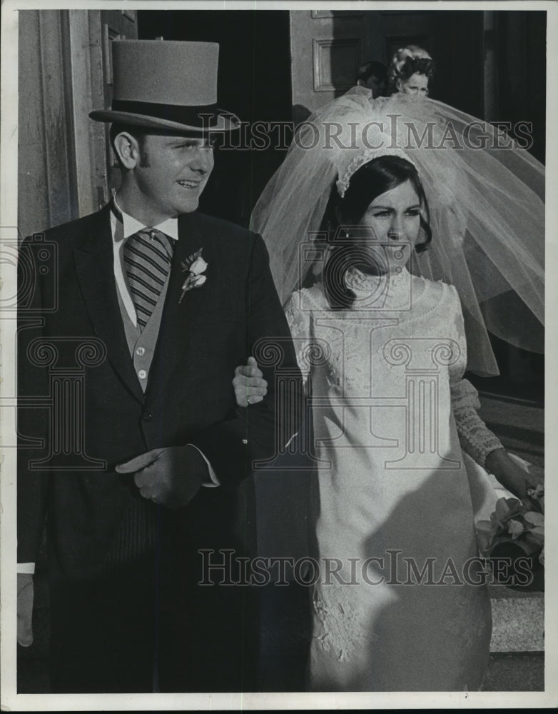 1969 Press Photo Don Horn and Barbara Heffner Pose Outside Church After Wedding - Historic Images