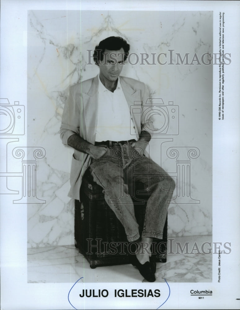 1991 Press Photo Portrait of Julio Iglesias, Singer - mjp06769- Historic Images