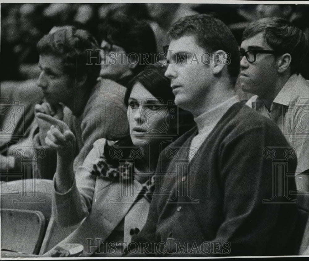 1968 Press Photo Don Horn and Barbara Heffner Watch a Basketball Game - Historic Images