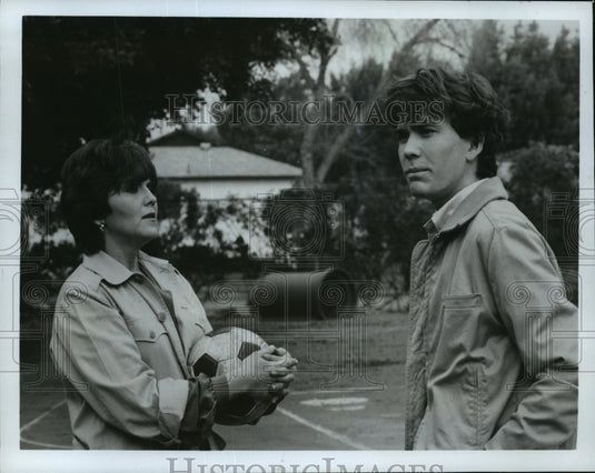 1984 Press Photo Brenda Vaccaro and Timothy Hutton in "A Long Way Home"-Historic Images