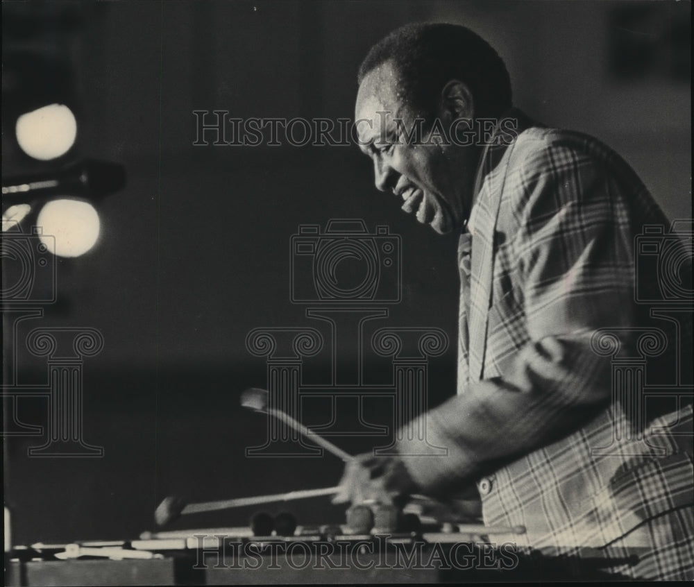 1974 Press Photo Lionel Hampton Performs at the Convention Center - mjp06946-Historic Images