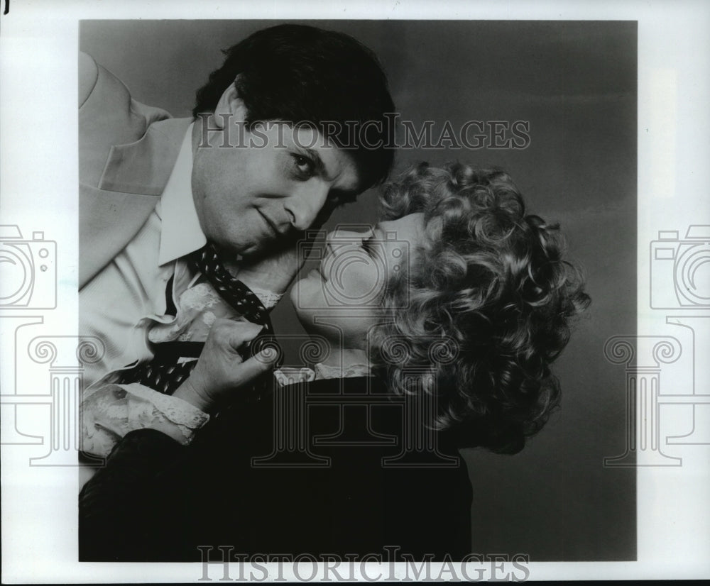 1984 Press Photo Joe Bologna and Renee Taylor, Writers and husband &amp; wife team - Historic Images