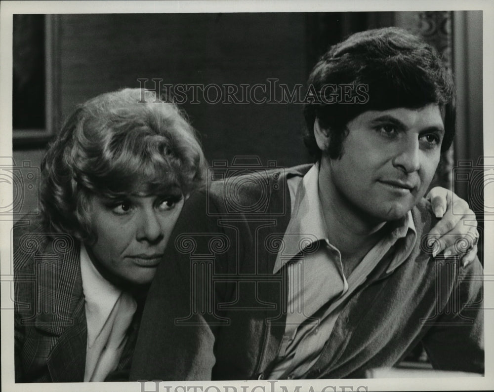1976 Press Photo Renee Taylor and Joseph Bologna in "Woman of the Year" - Historic Images