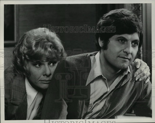 1976 Press Photo Renee Taylor and Joseph Bologna in "Woman of the Year" - Historic Images