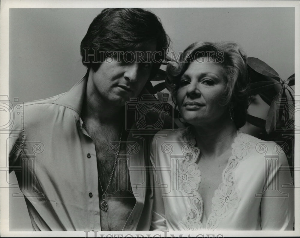 1974 Press Photo Renee Taylor and Joe Bologna in &quot;One Night in Paradise&quot;-Historic Images