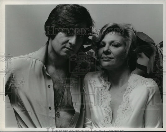1974 Press Photo Renee Taylor and Joe Bologna in "One Night in Paradise"-Historic Images