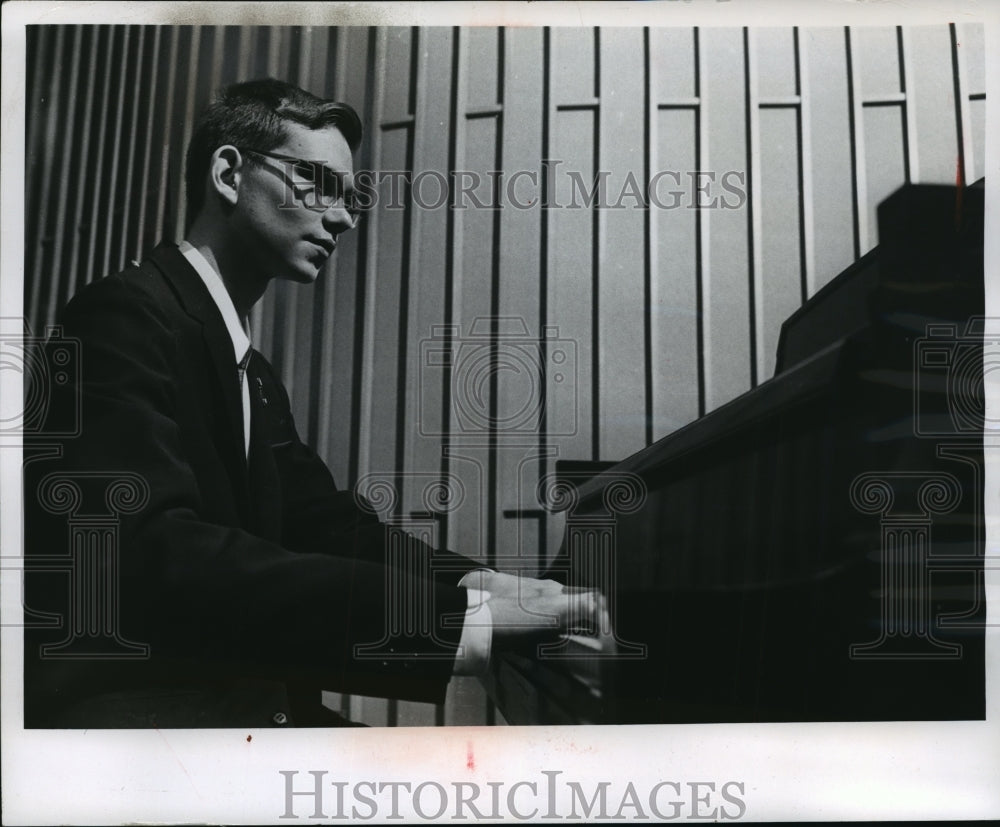 1965 Press Photo Richard Zimdars, Pianist, in Recital - mjp07069 - Historic Images