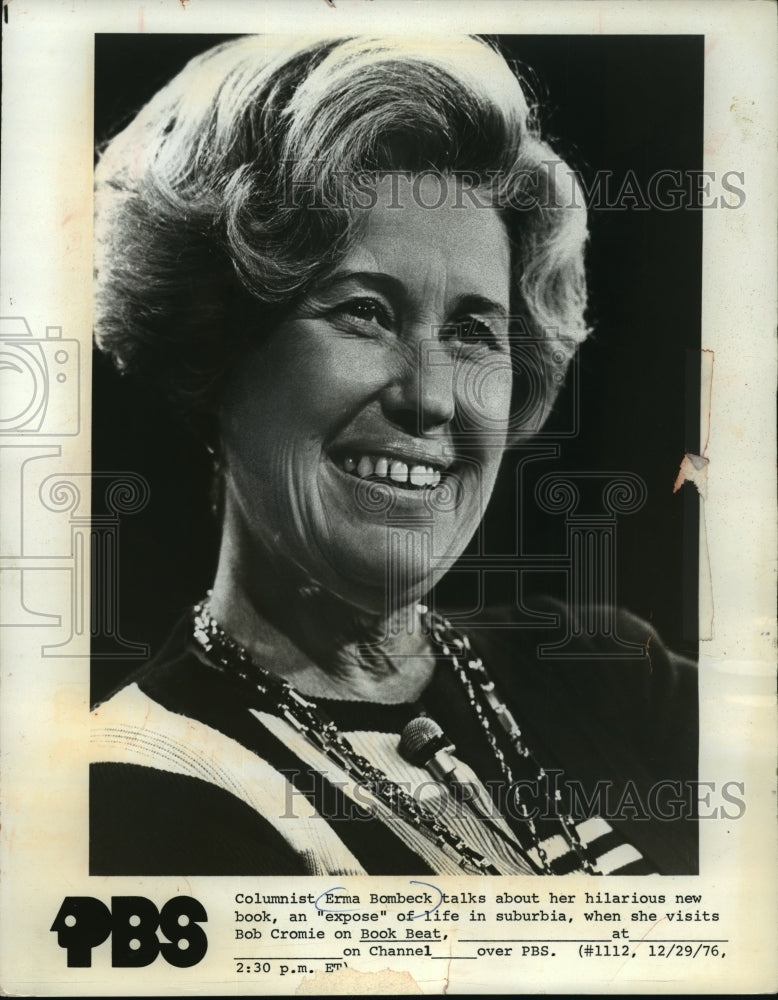 1976 Press Photo Erma Bombeck, Columnist, Talks About Her Book - mjp07163 - Historic Images