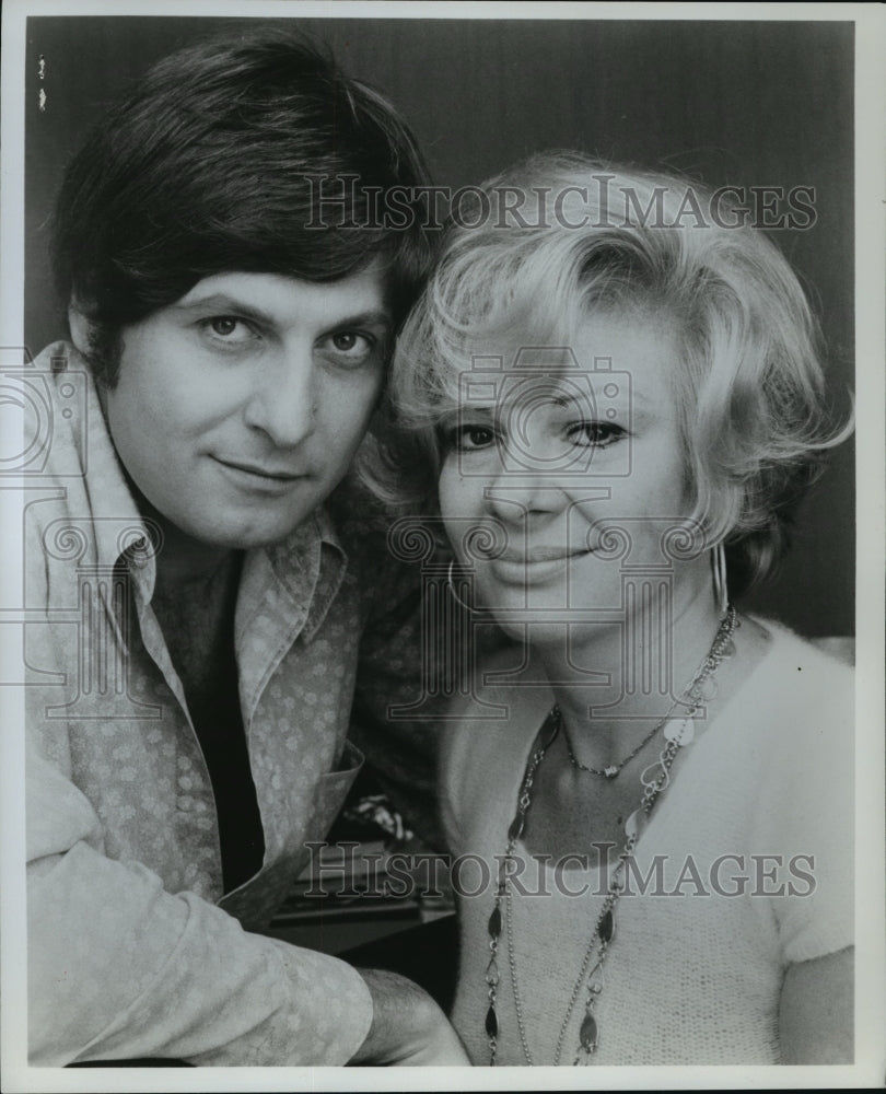 1974 Press Photo Portrait of Joseph Bologna and Renee Taylor, actors/writers-Historic Images