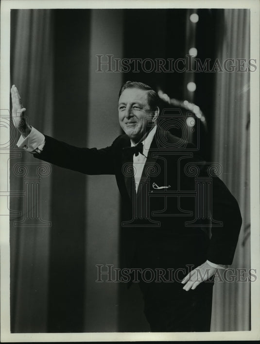 1967 Press Photo Ray Bolger in "The Hollywood Palace" - mjp07178 - Historic Images