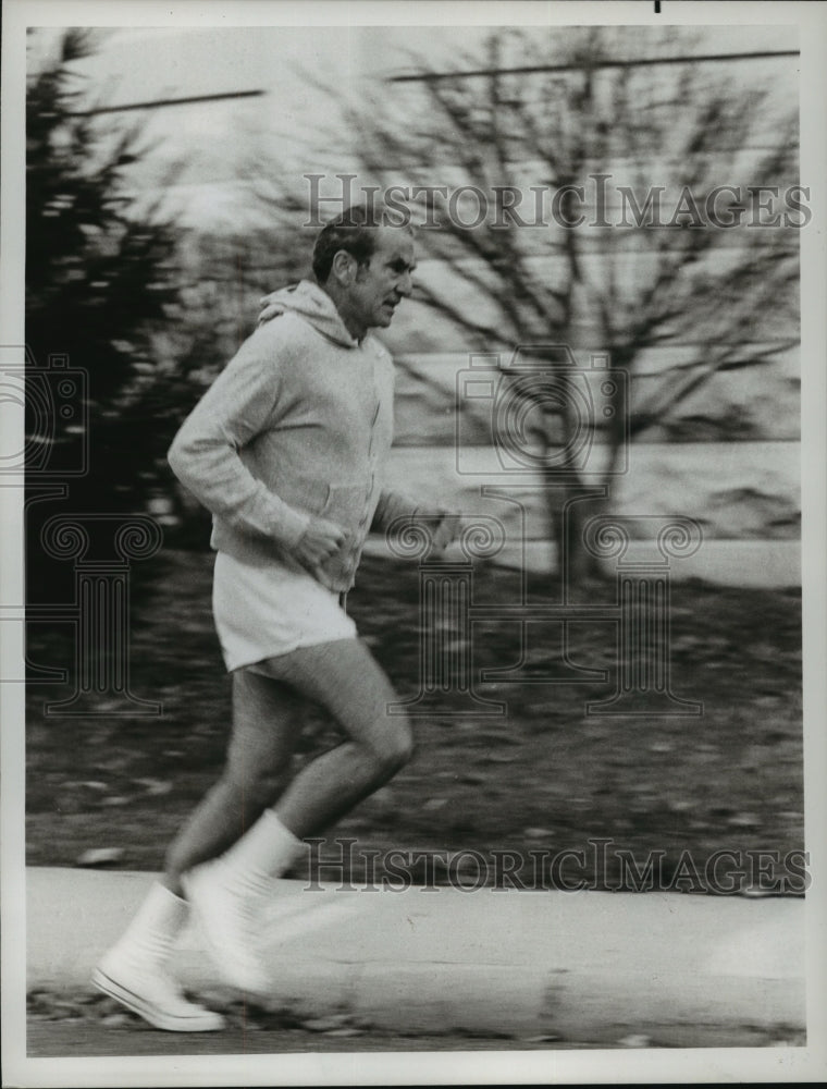 1974 Press Photo Elmo Zumwait, Admiral, on "NBC News Reports" - mjp07185 - Historic Images