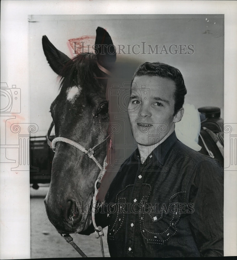 1959 Press Photo Lindsay "the Phantom" Crosby with His Horse Kai - mjp07295-Historic Images