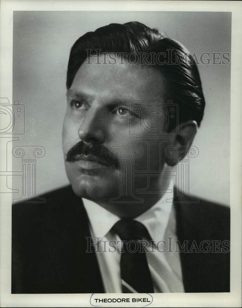 1965 Press Photo Portrait of Theodore Bikel - mjp07346 - Historic Images
