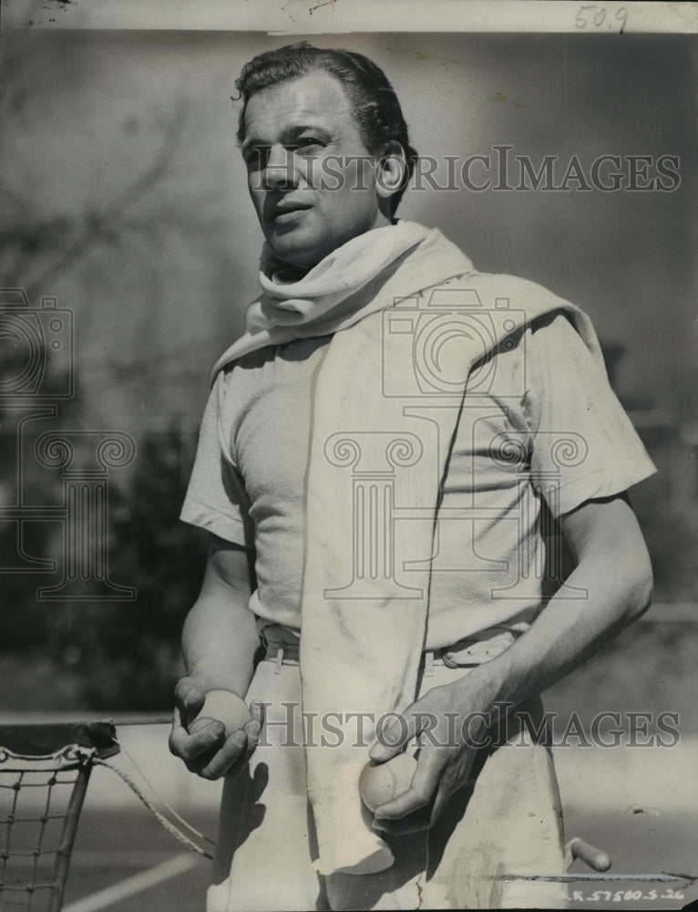 1952, Joseph Cotten as Radio's Matthew Bell - mjp07368 - Historic Images