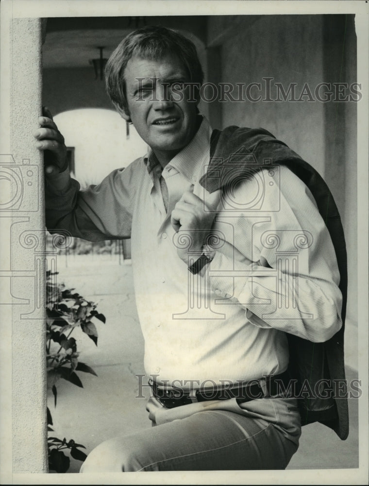 1977 Press Photo Ronny Cox Stars in &quot;The Girl Called Hatter Fox&quot; - mjp07410 - Historic Images