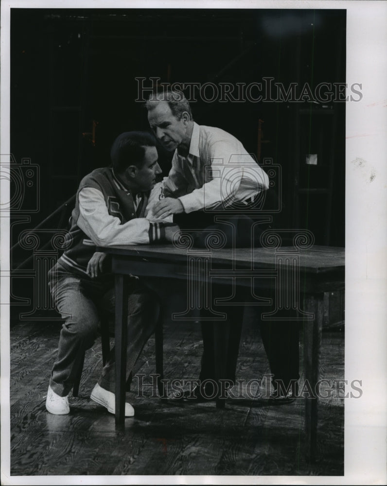 1963 Press Photo Hume Cronyn and Lee Richardson in &quot;Death of a Salesman&quot; - Historic Images