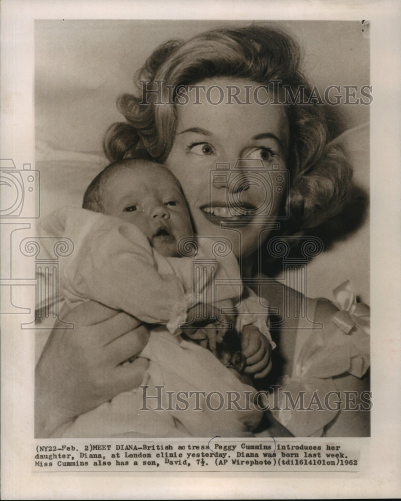 1962 Press Photo Peggy Cummins Introduces her Daughter, Diana - mjp07522 - Historic Images