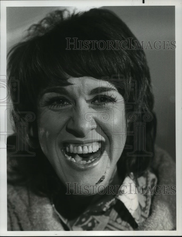 1976 Press Photo Ruth Buzzi Guest-Stars in an Episode of &quot;Emergency&quot; - mjp07614 - Historic Images