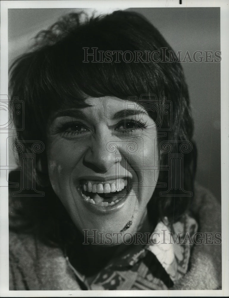 1976 Press Photo Ruth Buzzi Guest-Stars in an Episode of "Emergency" - mjp07614 - Historic Images