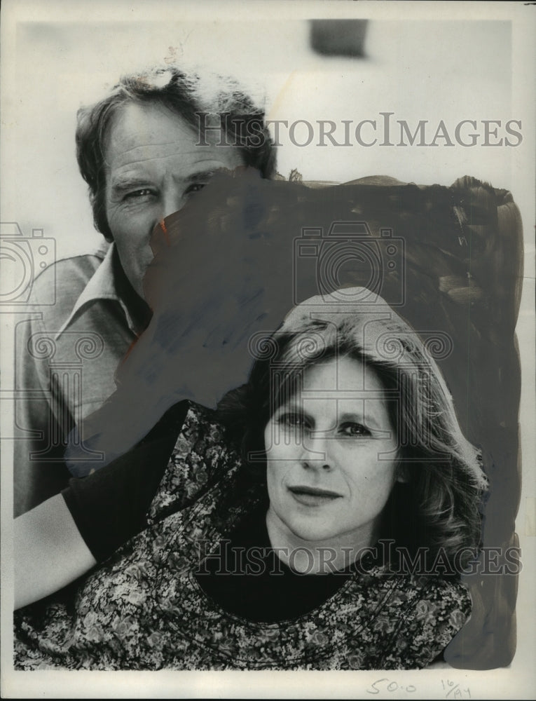 1977 Press Photo Bert Kramer and Mariclare Costello in "The Fitzpatricks" - Historic Images