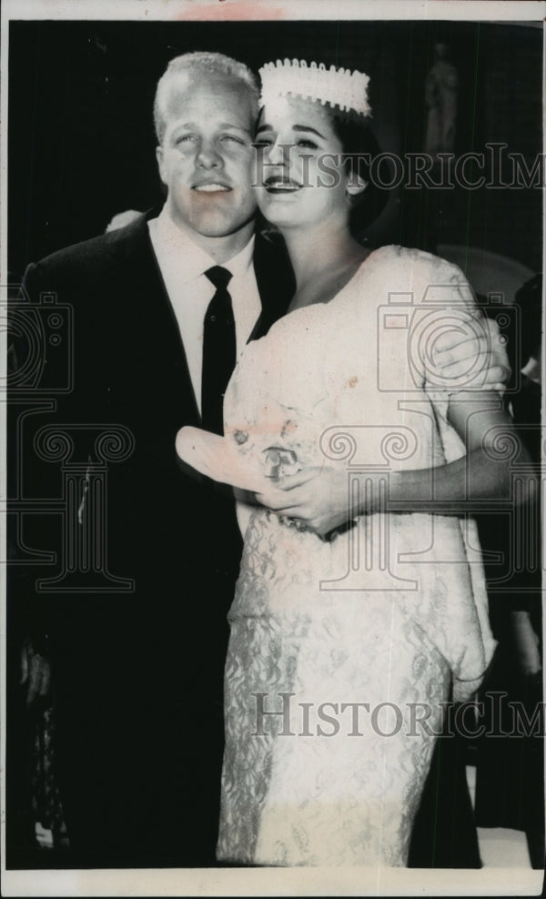1958 Press Photo Philip Crosby and Sandra Drummond at their Wedding