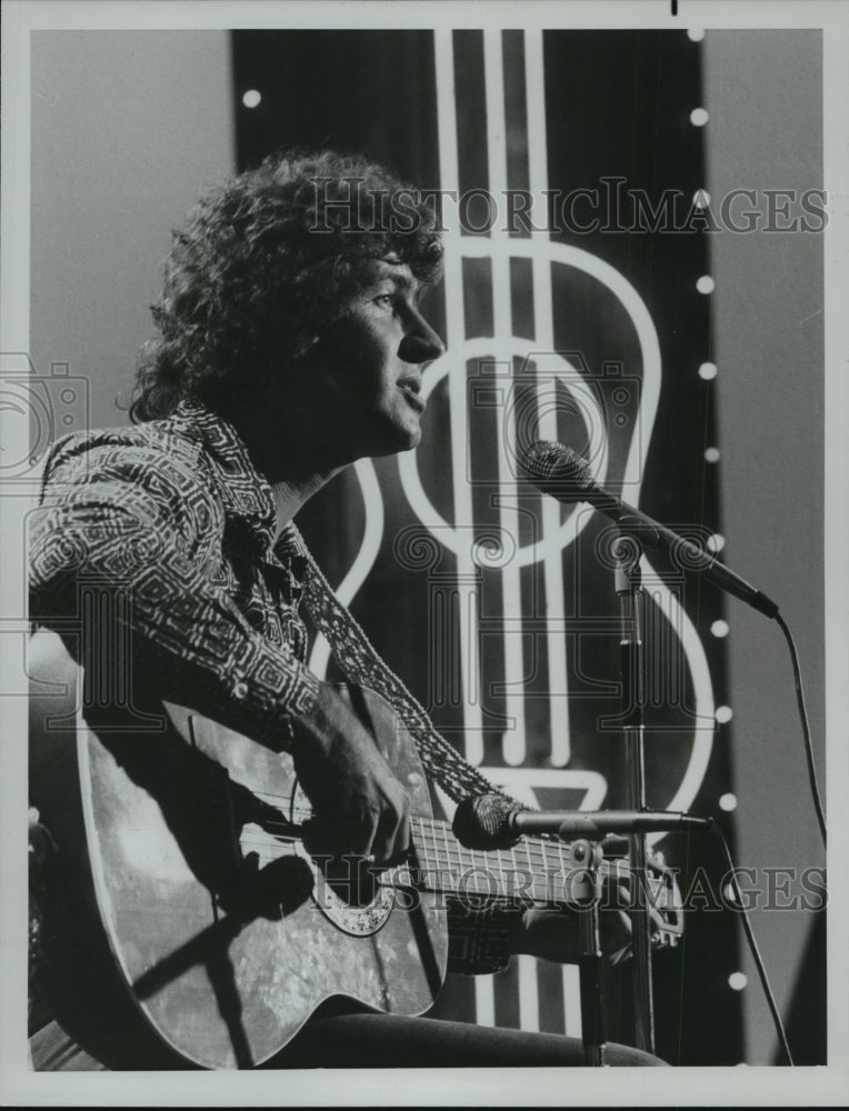 1973 Press Photo Mac Davis in "I Believe in Music" - mjp07844 - Historic Images
