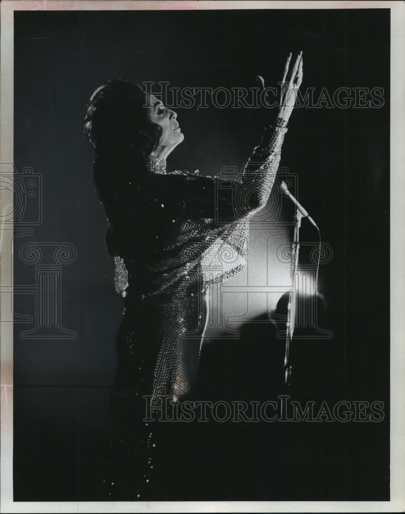 1974 Press Photo Marguerite Piazza Sings at the Milwaukee Country Club - Historic Images