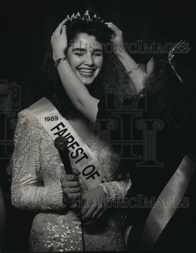 1989 Press Photo Elli Hackemer Crowned Fairest of the Fairs by Anne Morris-Historic Images