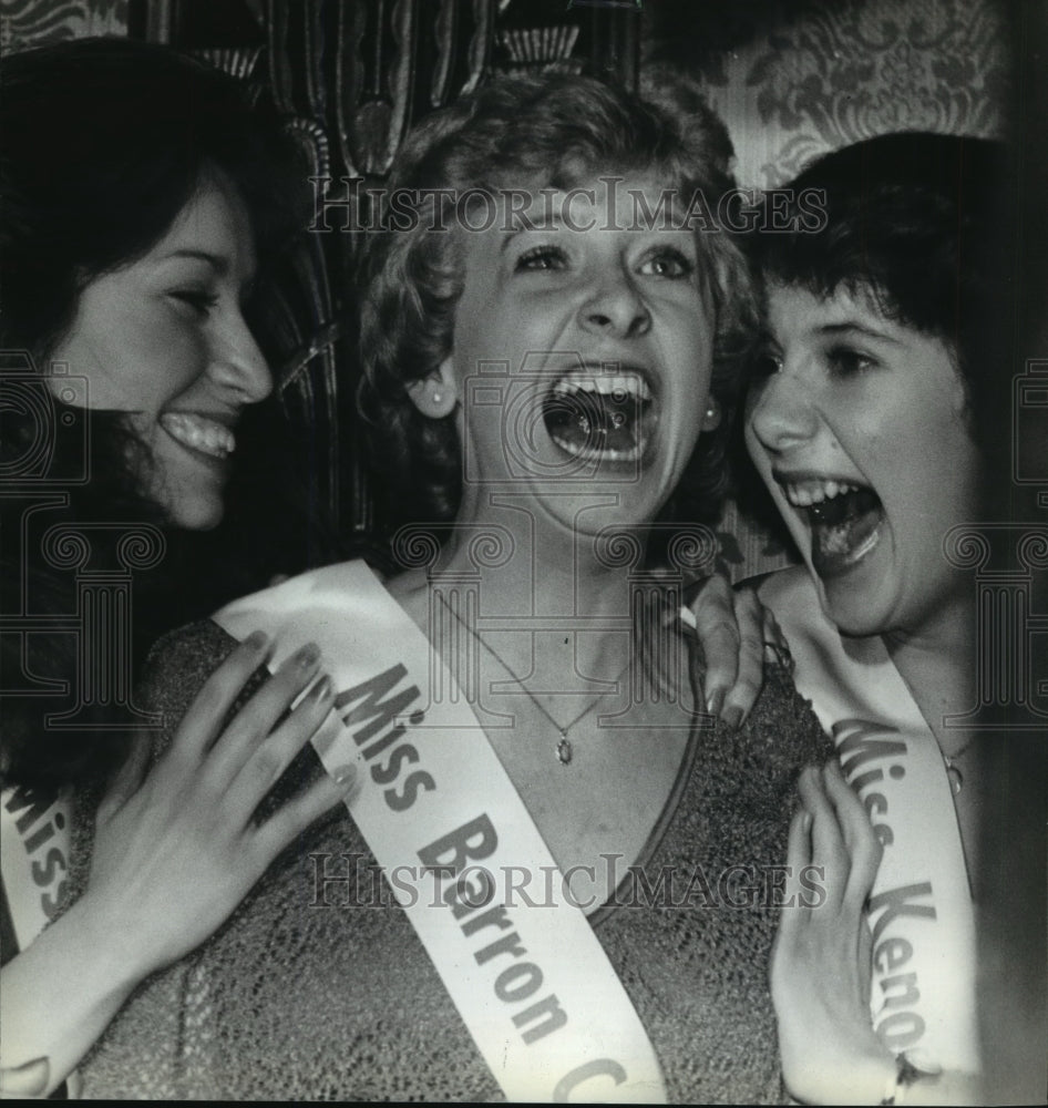 1982 Press Photo Kay Ann Matthys crowned 1982 Fairest of the Fair in Milwaukee. - Historic Images