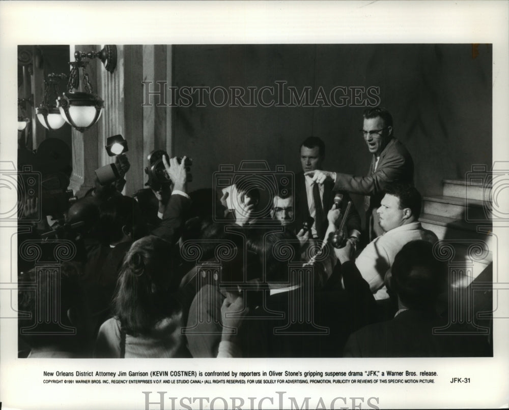 1991, Kevin Costner plays Attny. Jim Garrison in &quot;JFK&quot; - mjp08299 - Historic Images