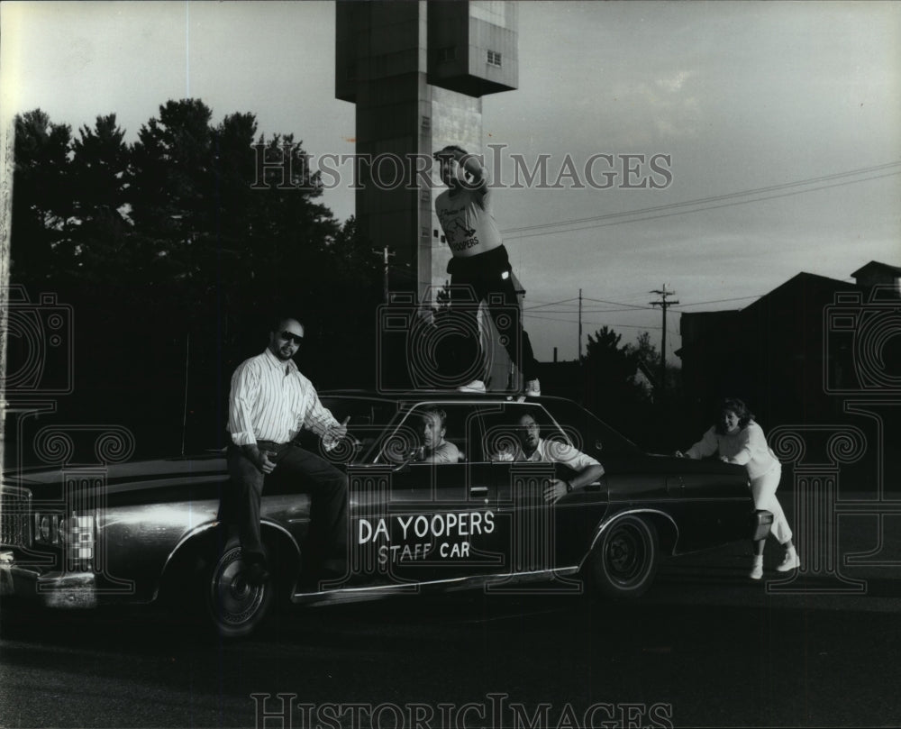 1990 Da Yoopers bring off beat comedy and music to Waukesha fair. - Historic Images