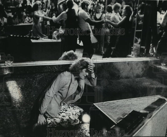 1978 Shirley Venard in a scene from "Hit the Jackpot" in Milwaukee.-Historic Images
