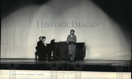 1985, Sandra Cross sings an aria by Mozart, wins Metropolitan Opera. - Historic Images