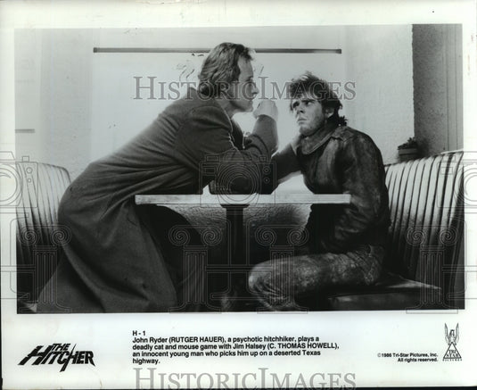 1986 Press Photo Rutger Hauer and C.Thomas Howell in scene from "The Hitcher." - Historic Images