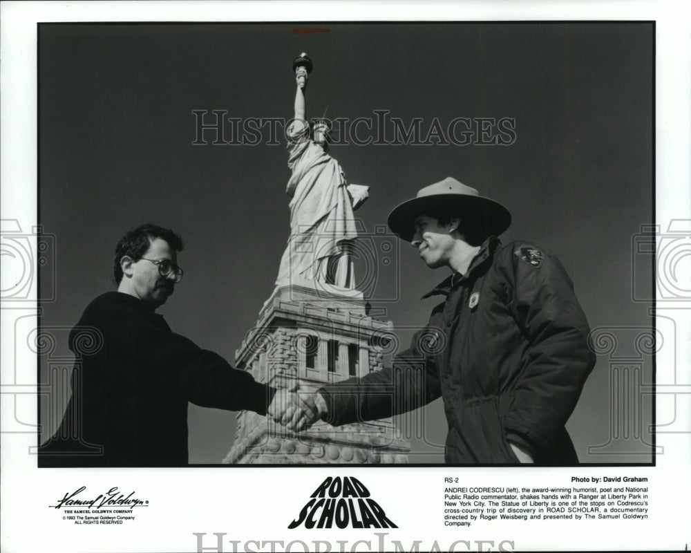 1993 Press Photo Andrei Codrescu with Ranger in New York City in &quot;Road Scholar.&quot; - Historic Images