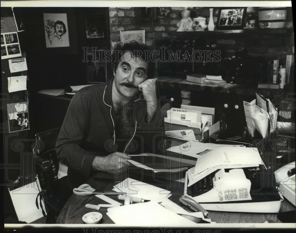 1980 Press Photo Marty Ingels, comedian, in Beverly Hills home, hopes for job. - Historic Images