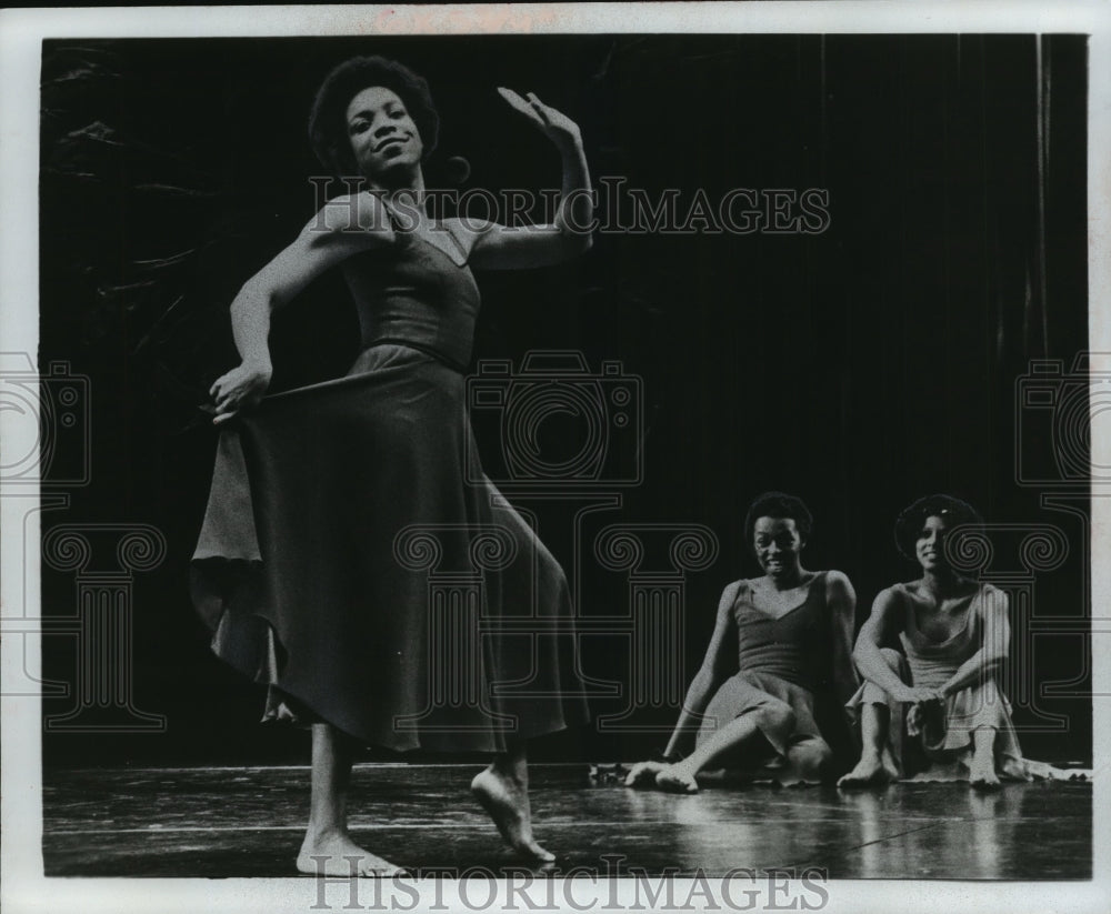 1978 Press Photo Actress Brenda J. Davis on tour in For Colored Girls. - Historic Images