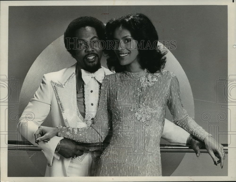 1977 Press Photo The Marilyn McCoo &amp; Billy Davis Jr. Show, on CBS. - mjp09034- Historic Images