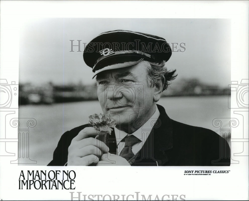 1995, Actor Albert Finney in &quot;A Man of No Importance&quot; - mjp09105 - Historic Images