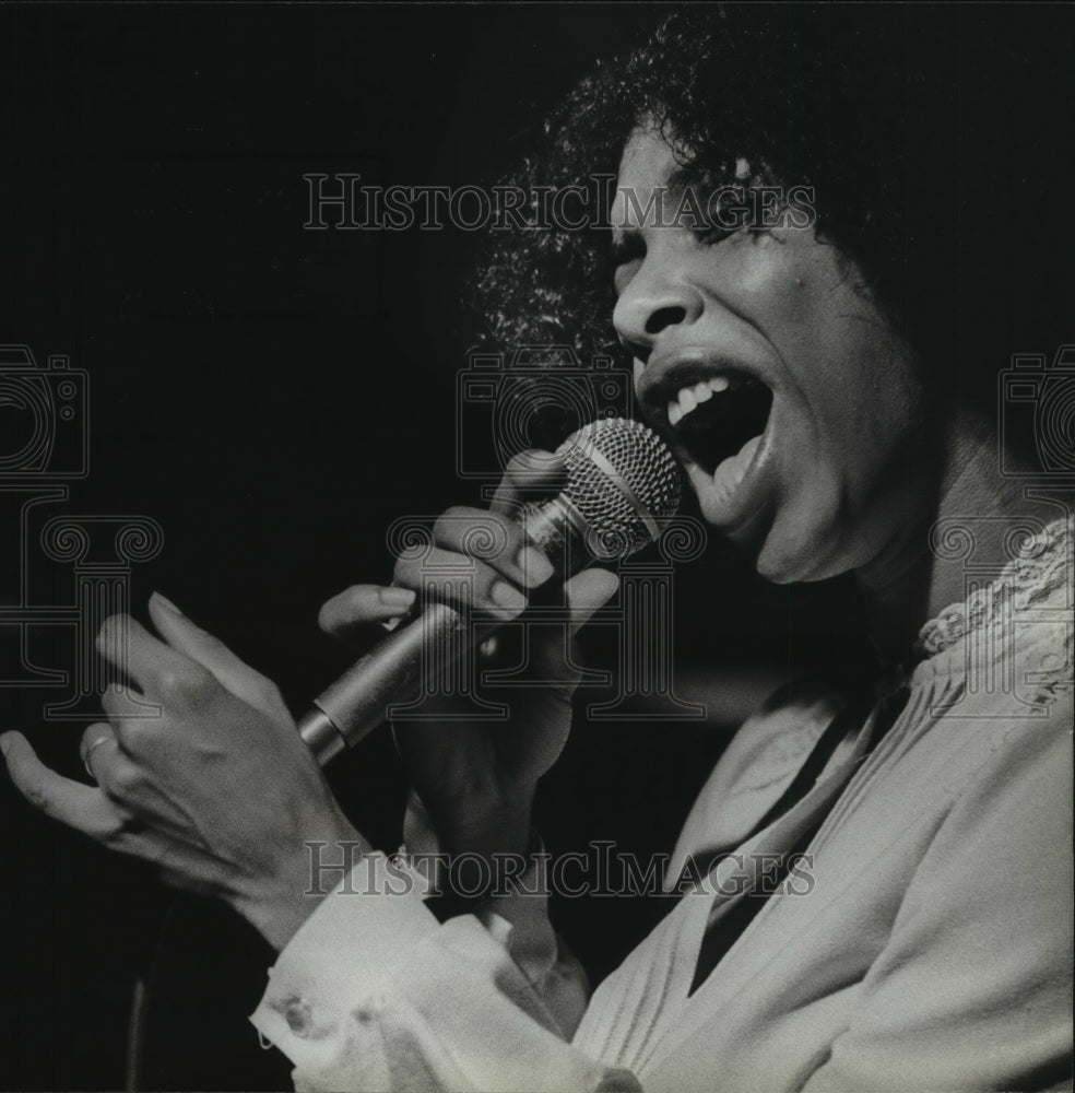 1982, Marcie Cunningham, singer. - mjp09169 - Historic Images