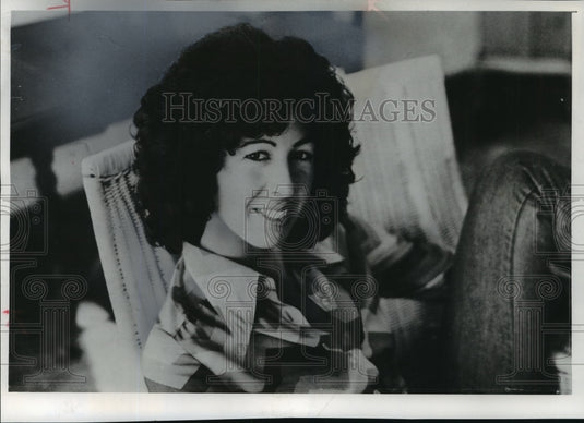 1977 Author Sara Davidson got caught up in three personal stories. - Historic Images